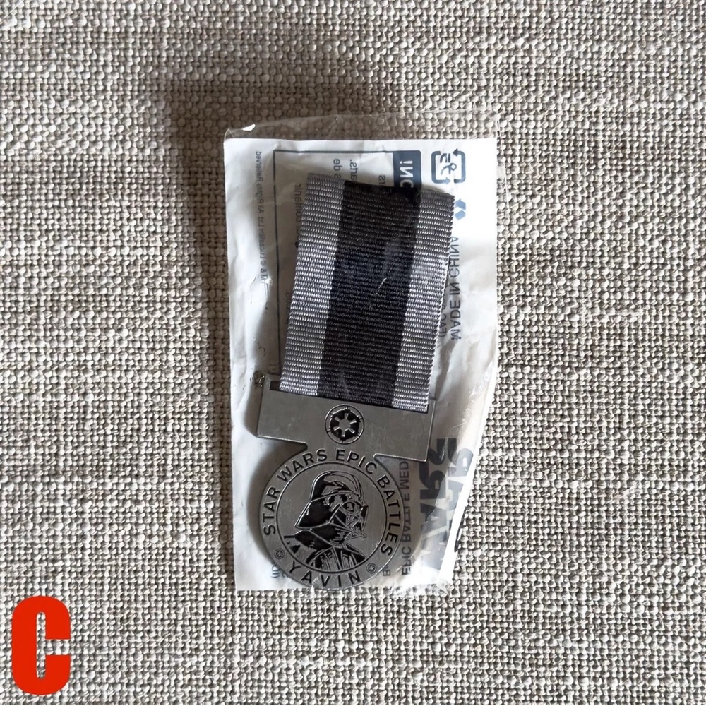 Star Wars Epic Battles Medal 2016 Toys R Us Exclusive Yavin Darth Vader
